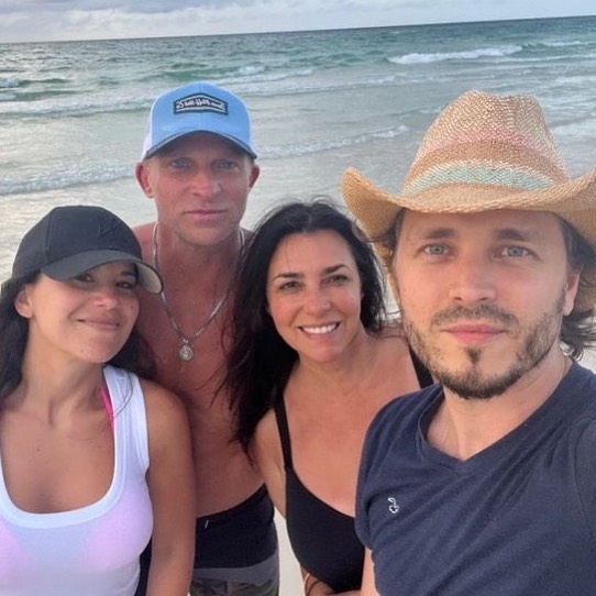 Jonathan Jackson, Lisa, Steve Burton and Michelle at the beach